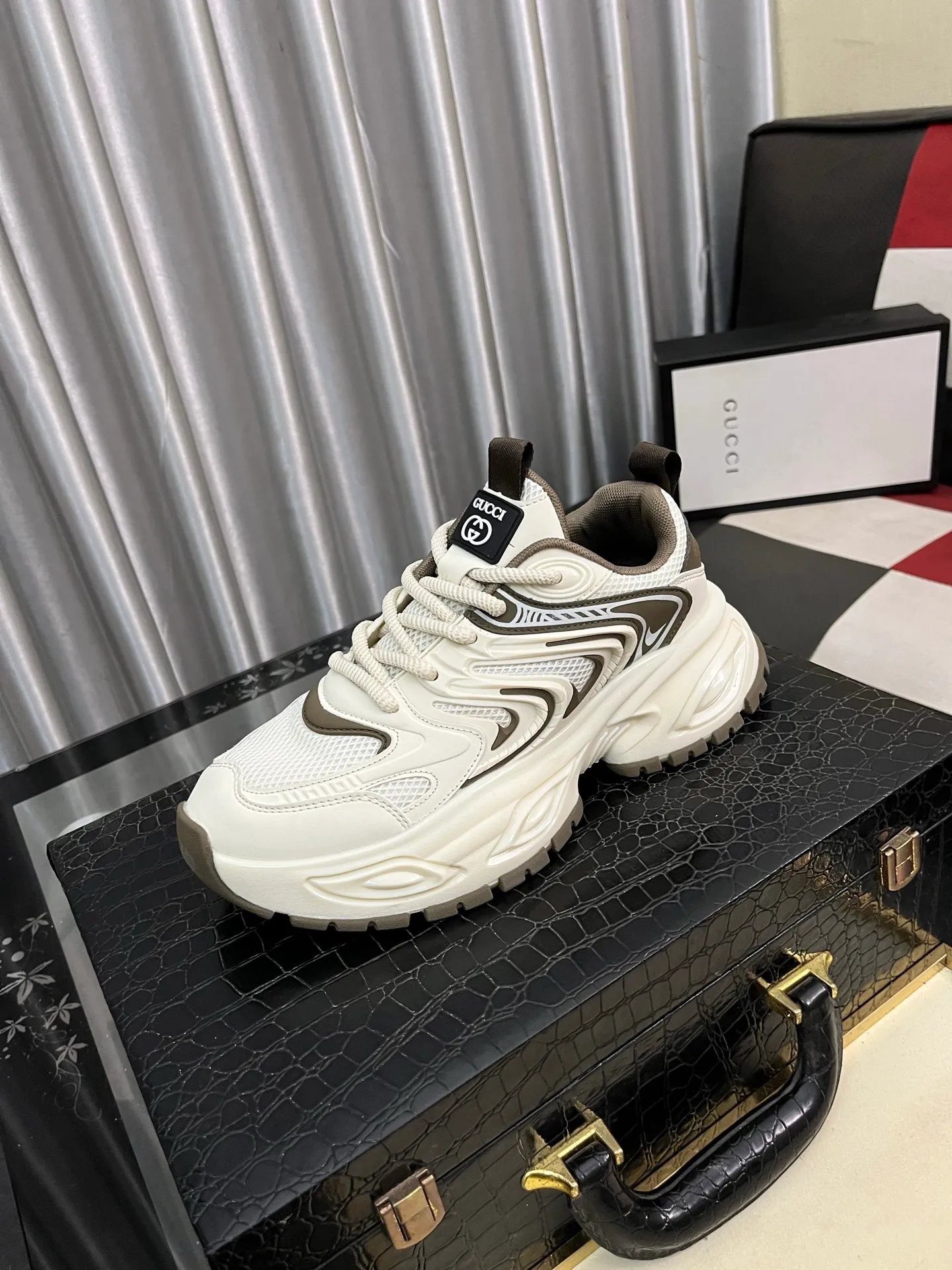 Men's shoes💰480⌚️⌚️【GUCCI】Gaobang casual and fashionable men's shoes👟hot style💥simple and elegant style, exclusive for trendy men. Unique official website latest brand elements👑Gucci original decoration, fashionable and generous, original calfskin fabric➕Comfortable leather lining ✅Size: 38-44, 2⃣️colors available